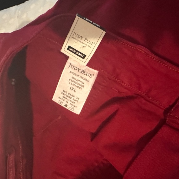 Plus size Judy Blue Ruby Heart Pocket Tummy Control Shorts - Picture 3 of 5